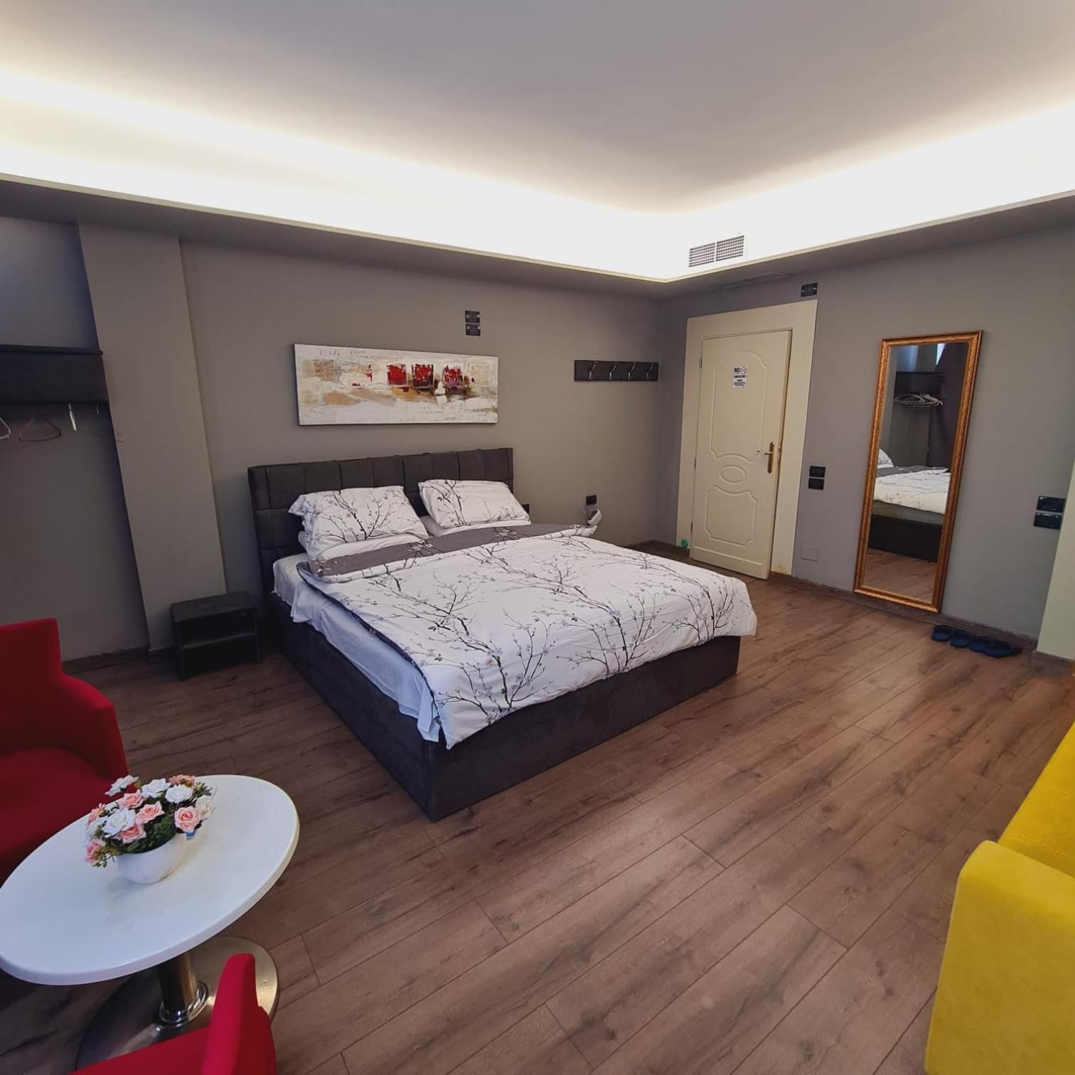Driti Central Hotel Тирана Экстерьер фото