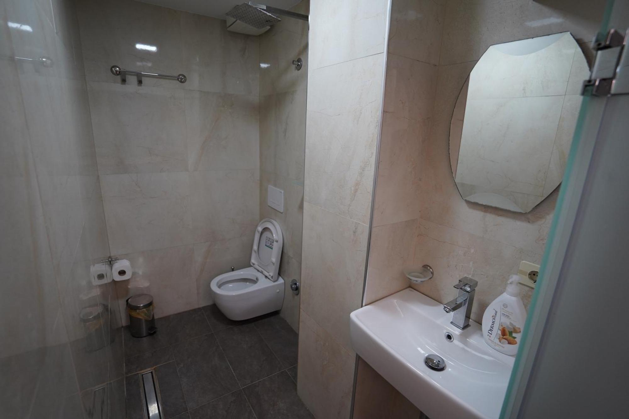 Driti Central Hotel Тирана Экстерьер фото